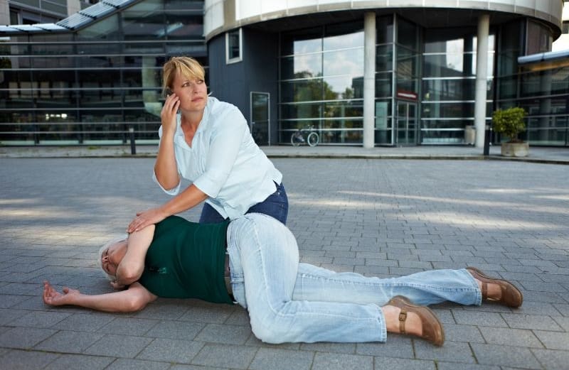 How to help someone having a seizure 6 How to help someone having a seizure
